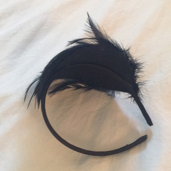 Retro Black Feather Fascinator Headband - Picture 2 of 3